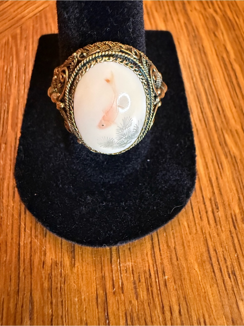 Gold-Finish Oval Cameo Ring with Peach and Cream Stone